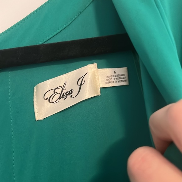 Eliza J green jumpsuit. Perfect for the holidays and a wedding guest - Picture 2 of 3